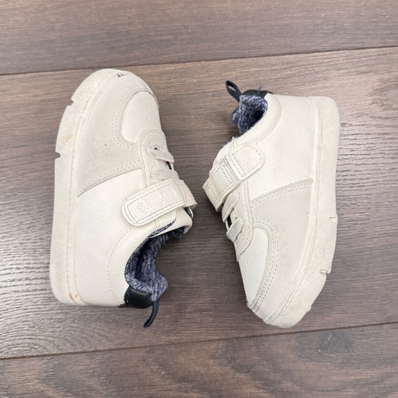 Carter’s Baby White Sneakers Size 5M - Picture 2 of 6